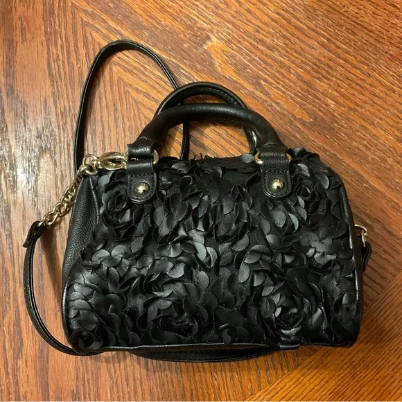 Adorable Betsy Johnson Frilly Black 🌹 Petal Heart Silver Hardware & Chain bag! - Picture 10 of 16